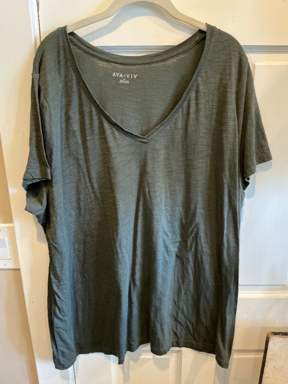 Ava Viv t shirt in a gray green color! Plus size 3x